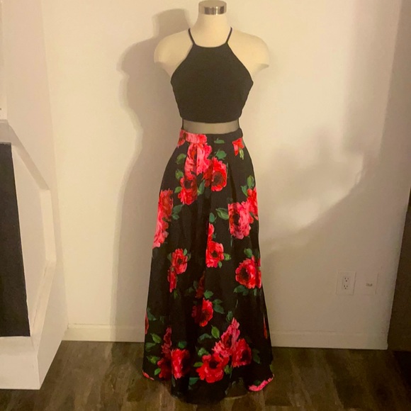 Dresses & Skirts - 🌹Roses Gown🌹